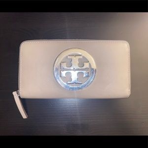 Tory Burch Charlie Zip Continental Wallet in French Gray